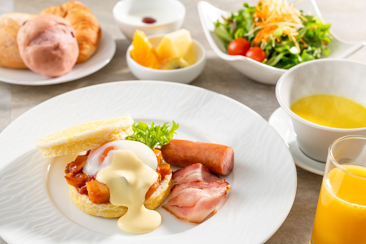 早餐也和小狗一起吃