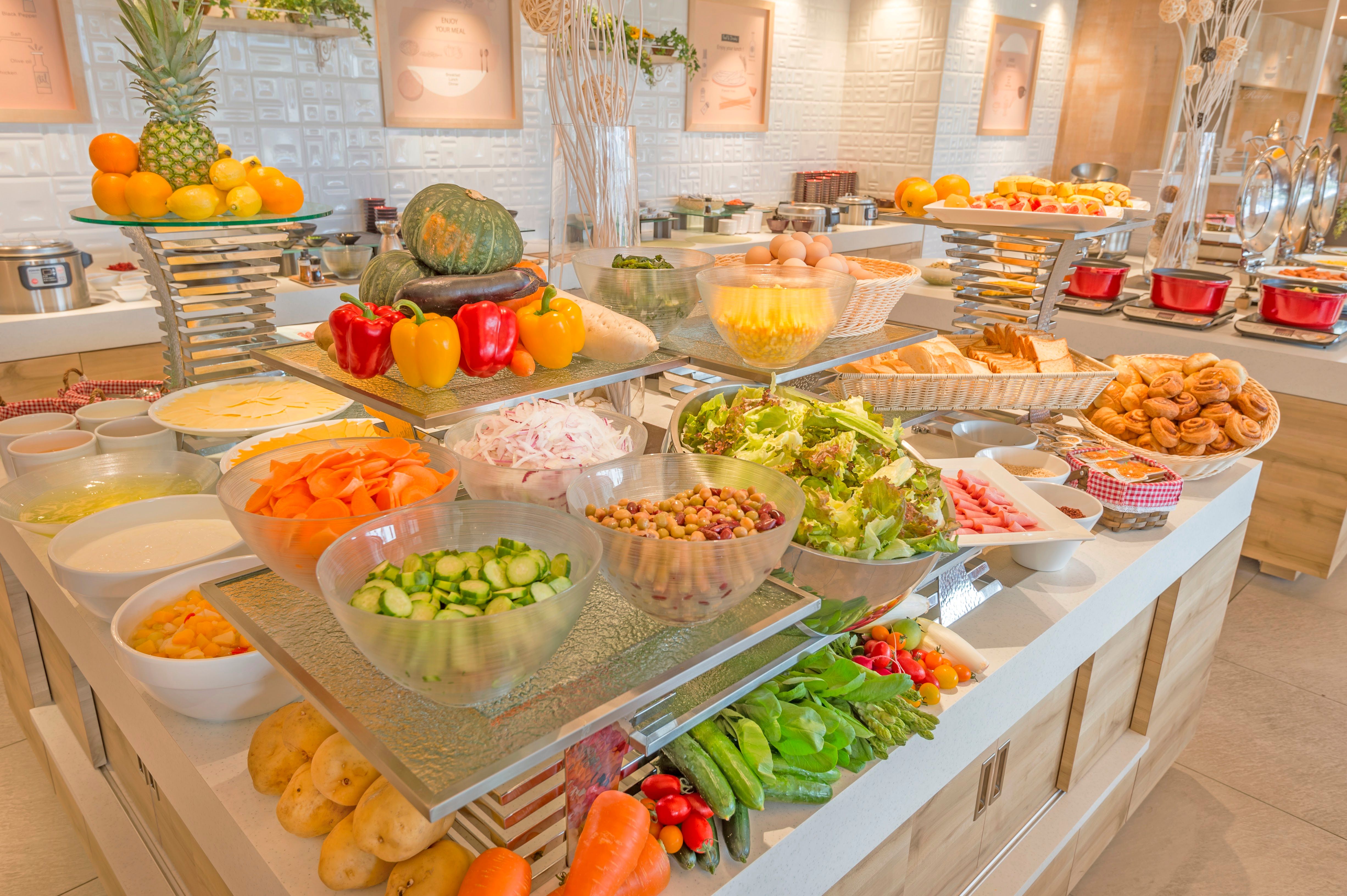 Colorful deli salad using seasonal ingredients
