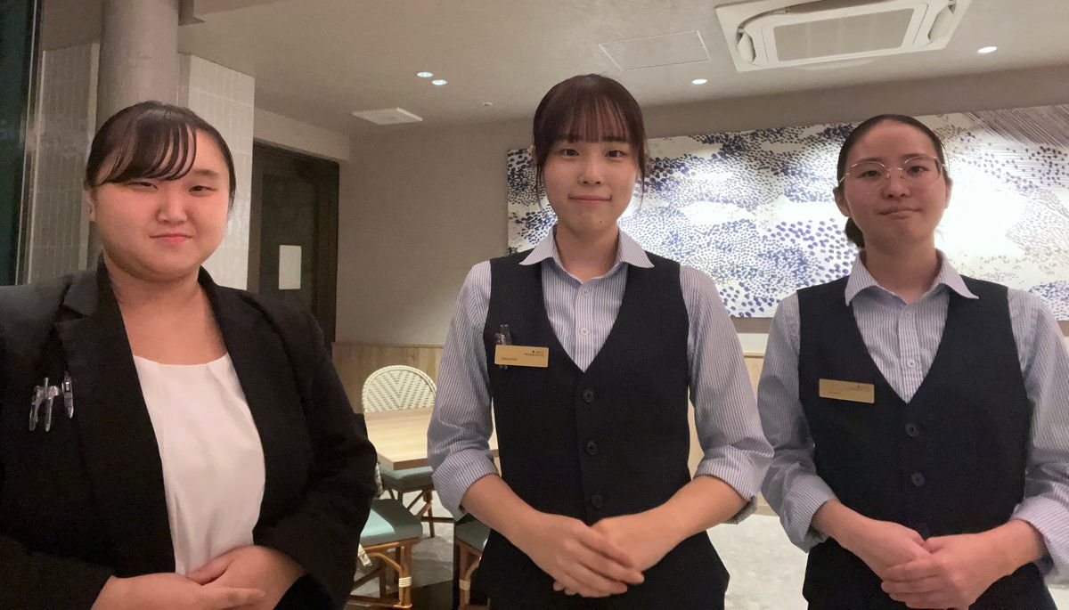 東岡と料飲課のスタッフ