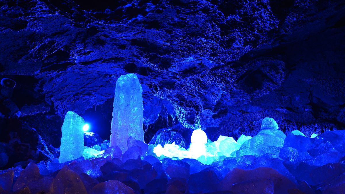 鳴澤冰穴・富岳風穴