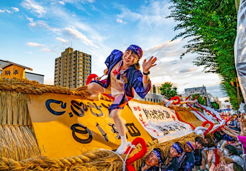 【夏・中通りエリア】日本一の大わらじが練り歩く「福島わらじまつり」