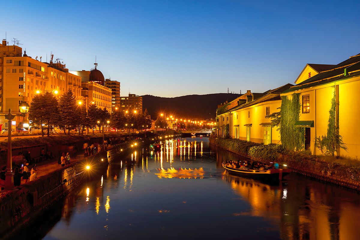 運河沿いのノスタルジックな街歩き