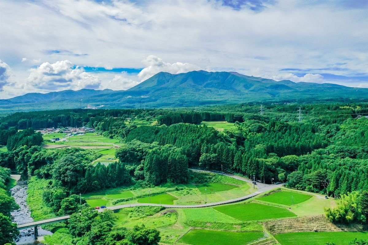 新緑の那須岳と那須高原