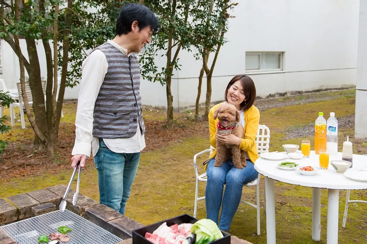 客室テラス外にあるレンガ仕立てのバーベンキューコンロでBBQが楽しめるお部屋も