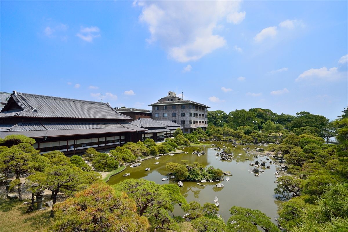 座敷から美しい庭園が眺められる旧柳川藩主立花家の邸宅「御花」