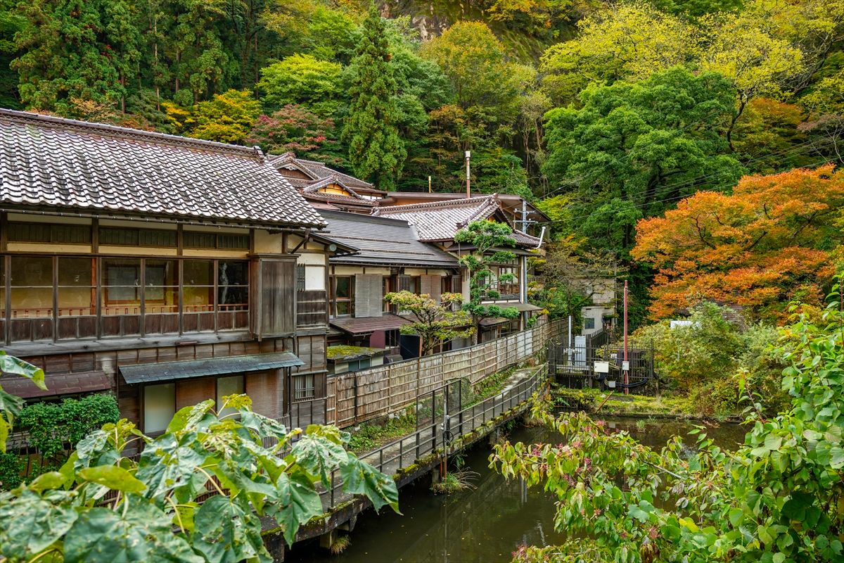 さまざまな偉人に愛された歴史を感じられる「東山温泉」