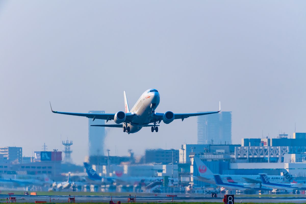 羽田－福岡間は、JAL、ANA、スカイマーク、スターフライヤーの4社が直行便を運航