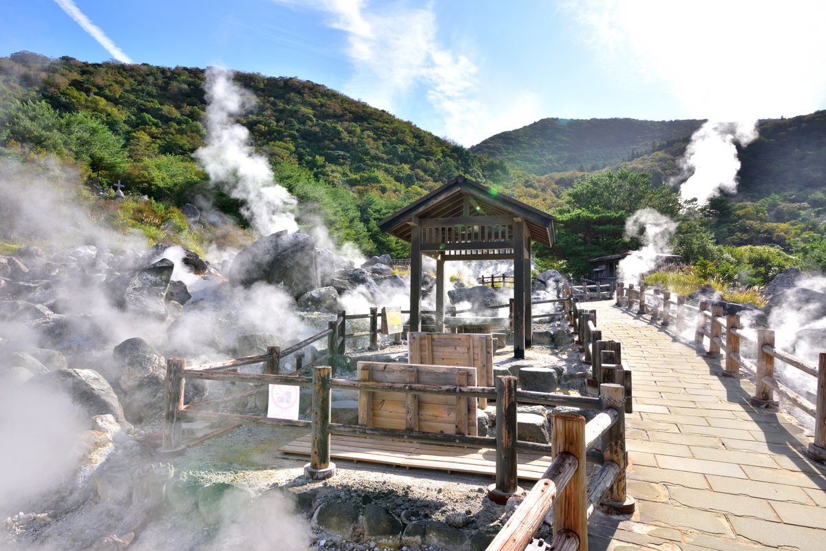 温泉街の中央に鎮座する「雲仙地獄」