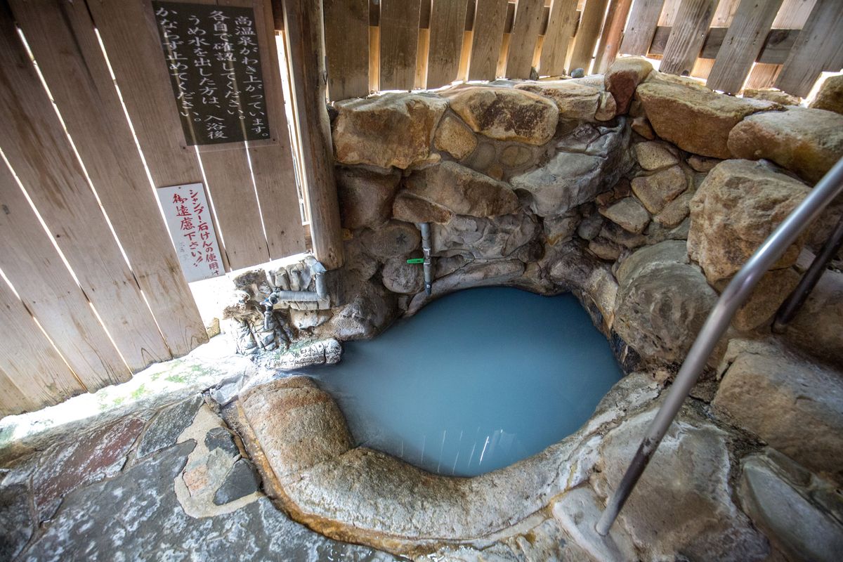 世界遺産の参詣道にあり、現在でも入浴できる「つぼ湯」