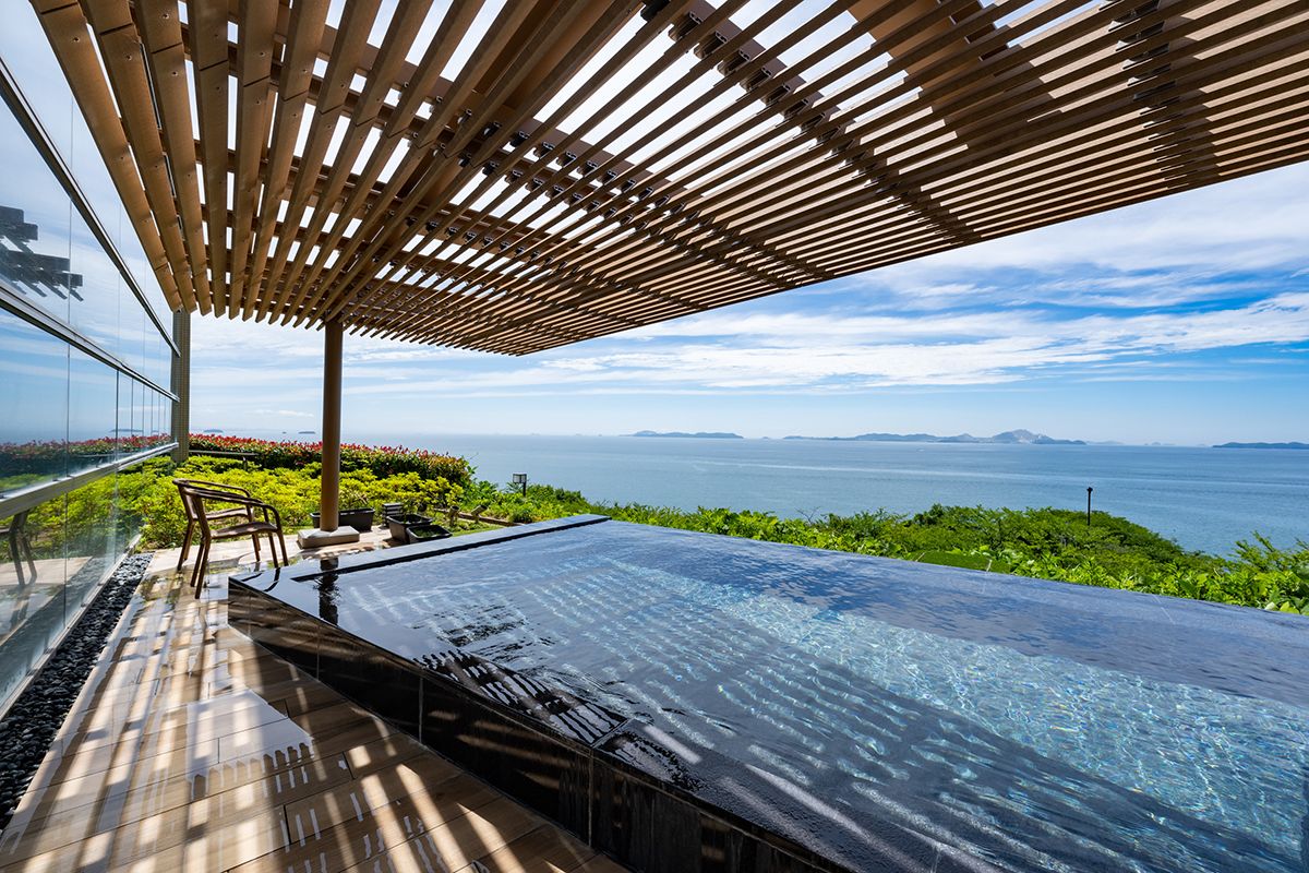 与濑户内景观融为一体的无限露天浴池