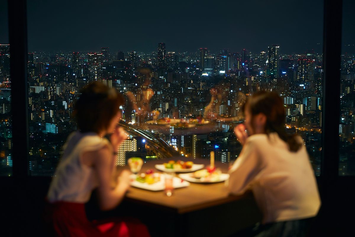 地上200mから美しい景色と美味しい料理を堪能できる「スカイビュッフェ51」