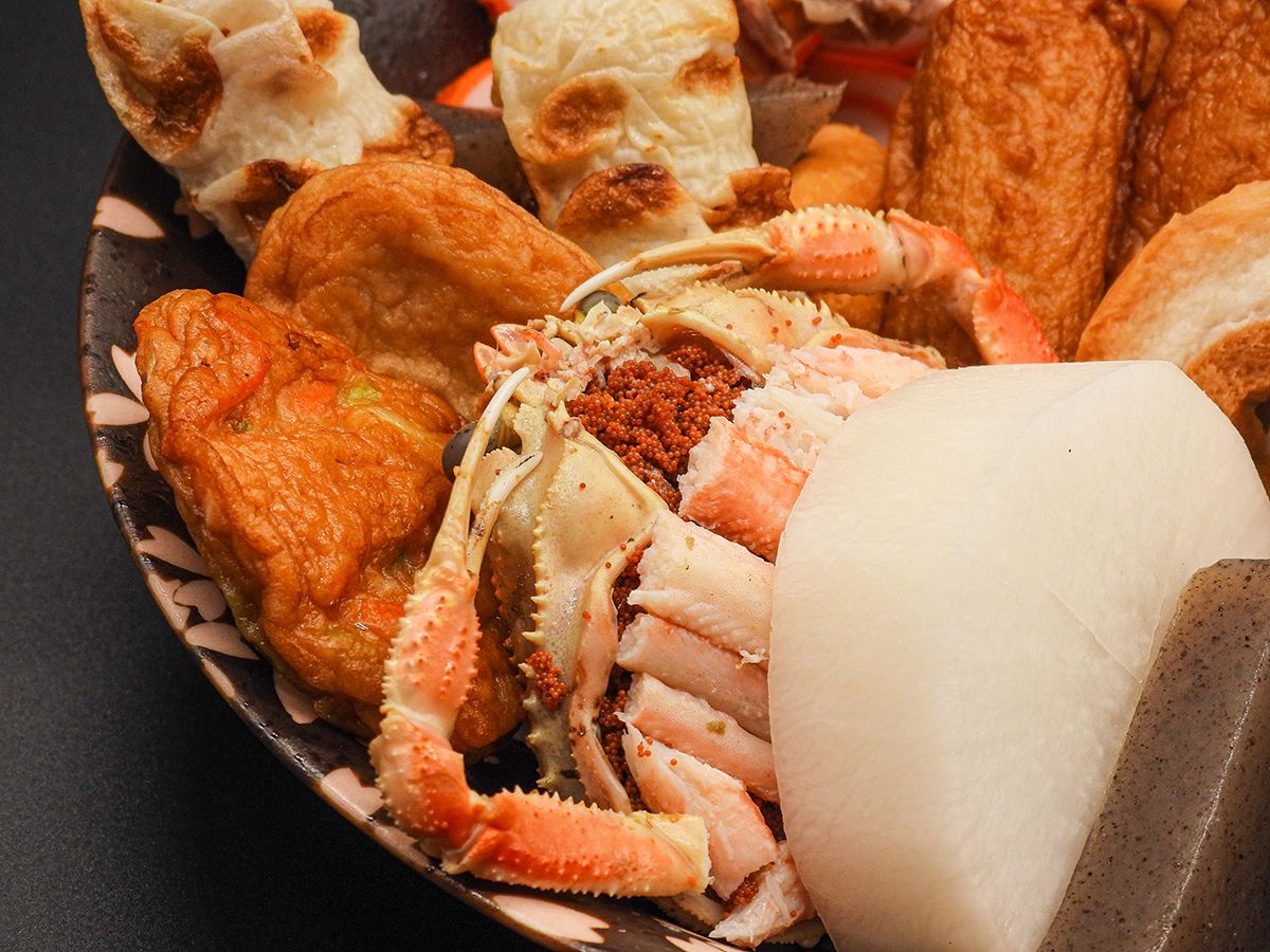 近江町市場で堪能！旬の「香箱ガニ」と熱々おでん