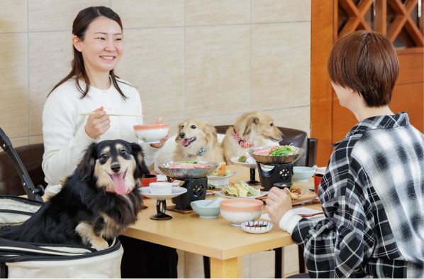 ワンちゃんと一緒にお食事ができる