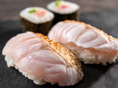のどぐろの炙り寿司（2貫と巻物）