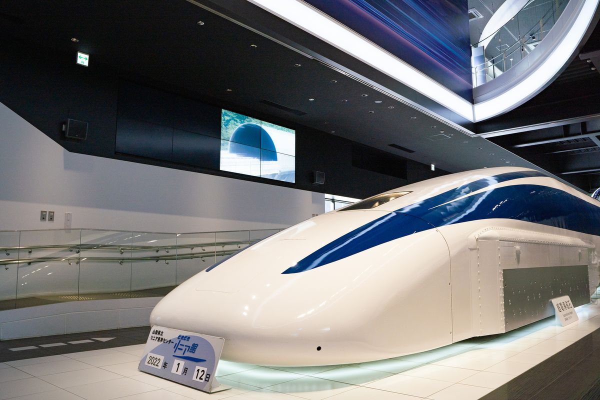 「山梨縣立磁浮列車參觀中心」的象徵、試驗車輛的實物展示